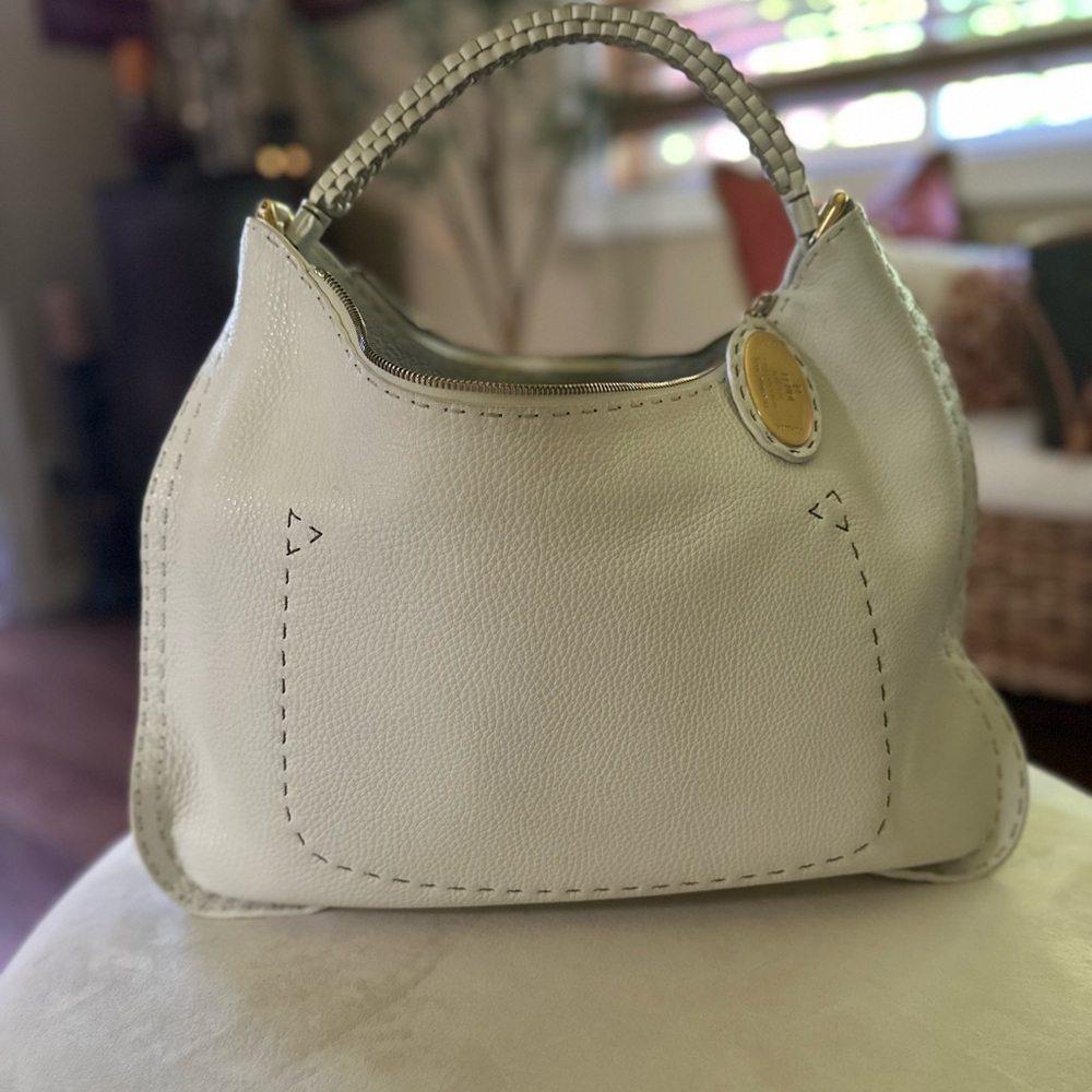 Elegant FENDI White Leather Hobo Bag - Picture 4 of 5